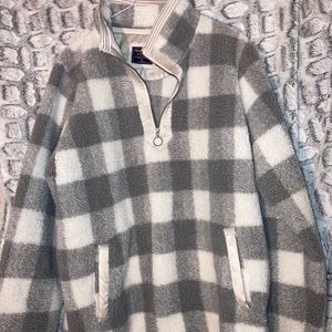 Barely worn Abercrombie Sherpa pull over !